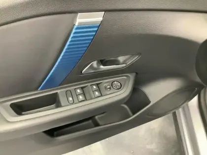 Photo 15 Citroën C4 e- 136 ch Automatique