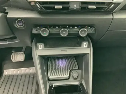 Photo 11 Citroën C4 e- 136 ch Automatique