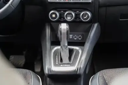 Photo 19 Renault Captur  E-Tech 145 - 21