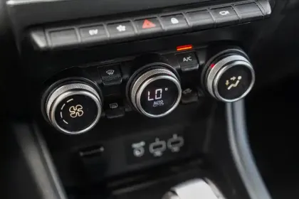 Photo 23 Renault Captur  E-Tech 145 - 21