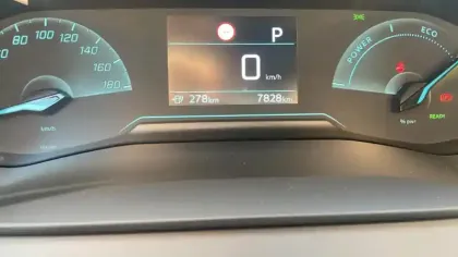 Photo 13 Peugeot 208  Electrique 50 kWh 136ch