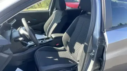 Photo 8 Peugeot 208  Electrique 50 kWh 136ch