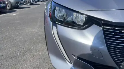 Photo 11 Peugeot 208  Electrique 50 kWh 136ch