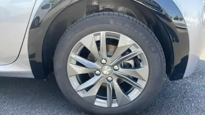 Photo 12 Peugeot 208  Electrique 50 kWh 136ch