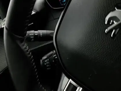 Photo 17 Peugeot 208  Electrique 50 kWh 136ch