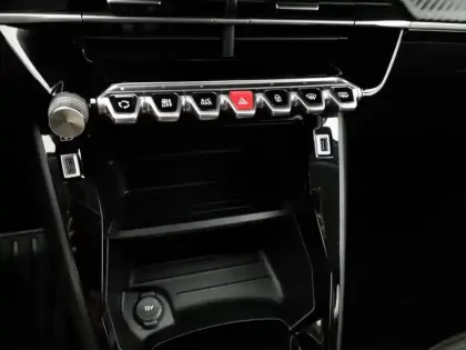 Photo 12 Peugeot 208  Electrique 50 kWh 136ch