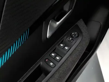 Photo 19 Peugeot 208  Electrique 50 kWh 136ch