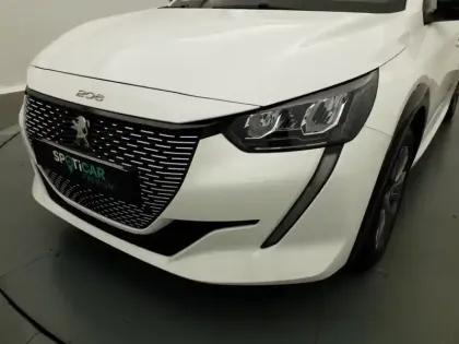 Photo 13 Peugeot 208  Electrique 50 kWh 136ch