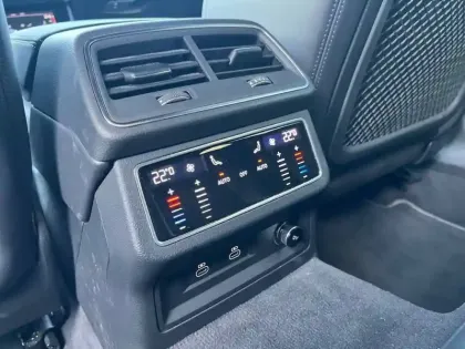 Photo 31 Audi A6  Avant 55 TFSIe 367 ch S tronic 7 Quattro