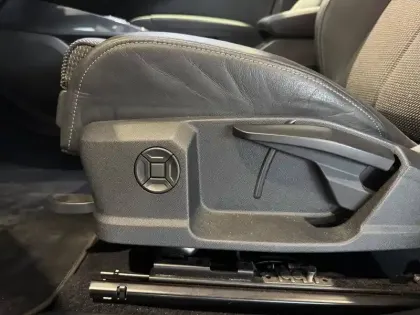 Photo 13 Audi Q4  e-tron 40 204 ch 82 kWh