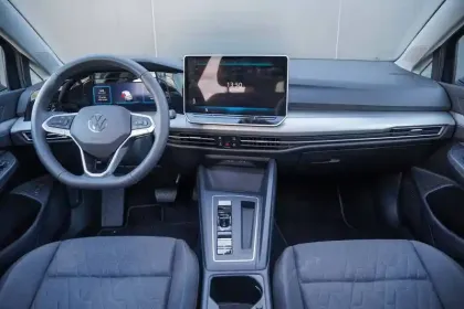 Photo 19 Volkswagen Golf  1.5 eHybrid 204 DSG6