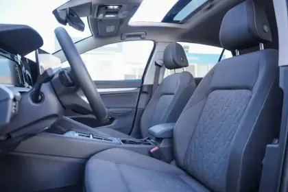 Photo 16 Volkswagen Golf  1.5 eHybrid 204 DSG6