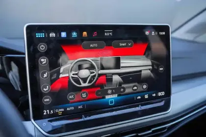 Photo 31 Volkswagen Golf  1.5 eHybrid 204 DSG6