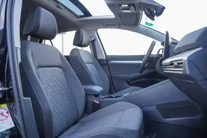 Photo 10 Volkswagen Golf  1.5 eHybrid 204 DSG6