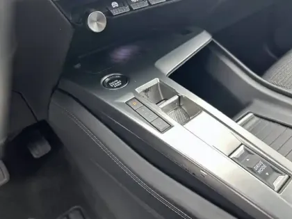 Photo 13 Peugeot 308  SW BlueHDi 130ch S&S EAT8