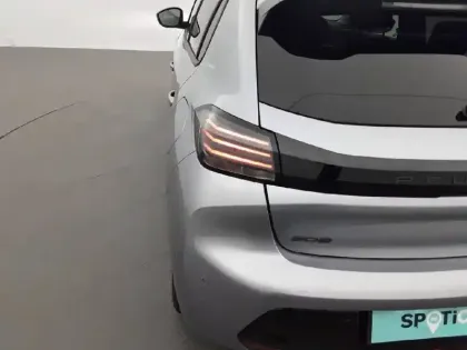 Photo 16 Peugeot 208  Hybrid 100 e-DCS6