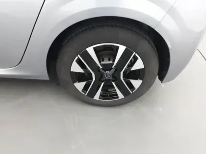 Photo 12 Peugeot 208  Hybrid 100 e-DCS6