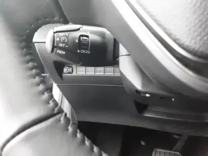 Photo 18 Peugeot 208  Hybrid 100 e-DCS6