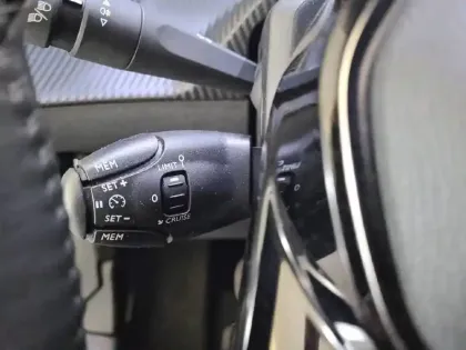 Photo 8 Peugeot 208  PureTech 75 S&S BVM5