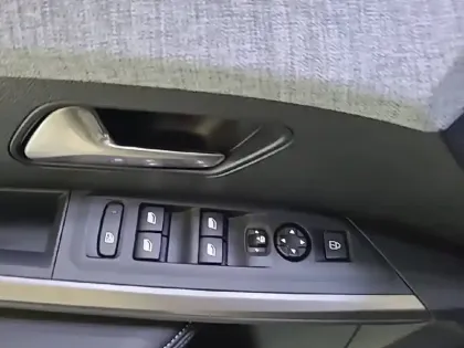 Photo 29 Peugeot 3008  Hybrid 136 e-DCS6