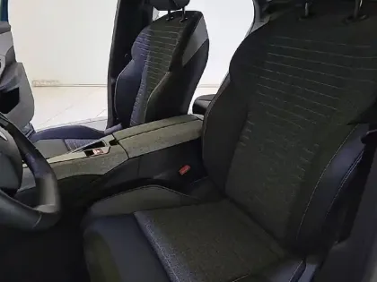 Photo 41 Peugeot 3008  Hybrid 136 e-DCS6