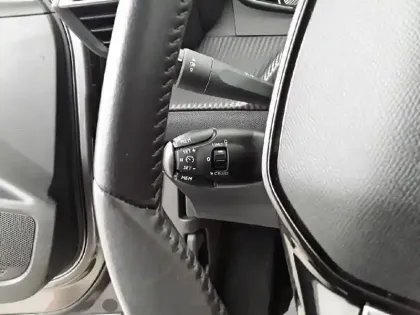 Photo 21 Peugeot 2008  PureTech 100 S&S BVM6