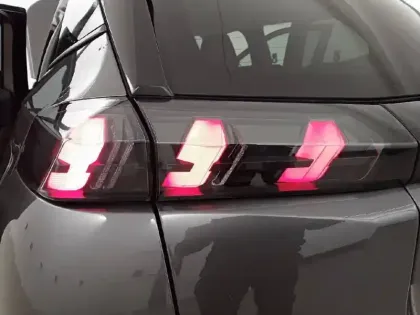 Photo 16 Peugeot 2008  PureTech 100 S&S BVM6