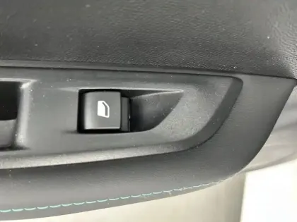 Photo 18 Peugeot 208  PureTech 100 S&S EAT8