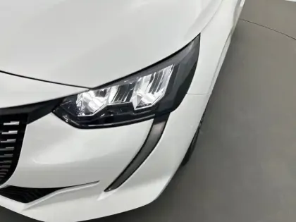 Photo 15 Peugeot 208  PureTech 100 S&S EAT8