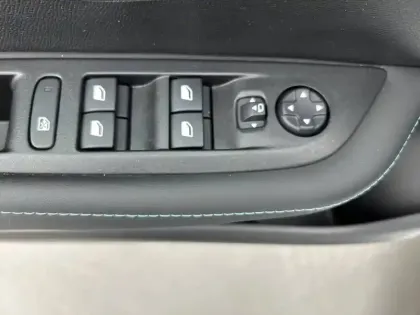 Photo 19 Peugeot 208  PureTech 100 S&S EAT8