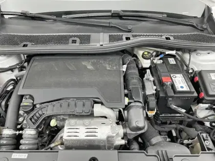 Photo 20 Peugeot 208  PureTech 100 S&S EAT8