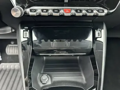 Photo 28 Peugeot 208  PureTech 100 S&S EAT8