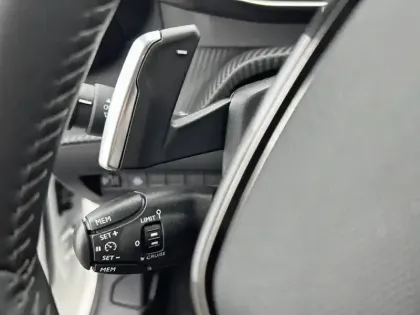 Photo 23 Peugeot 208  PureTech 100 S&S EAT8