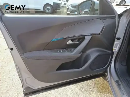 Photo 11 Peugeot 2008  PureTech 100 S&S BVM6