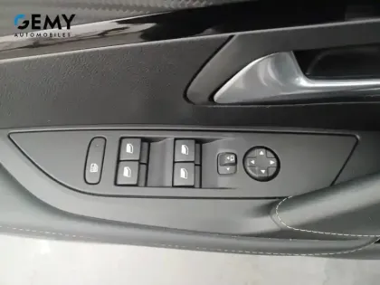 Photo 11 Peugeot 208  Electrique 50 kWh 136ch