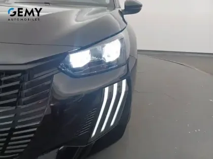 Photo 16 Peugeot 208  Hybrid 110 e-DCS6