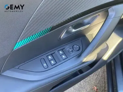 Photo 11 Peugeot 2008  PureTech 100 S&S BVM6