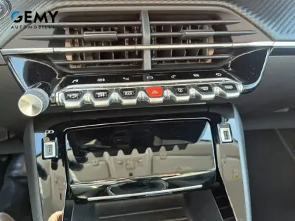 Photo 41 Peugeot 2008  PureTech 100 S&S BVM6