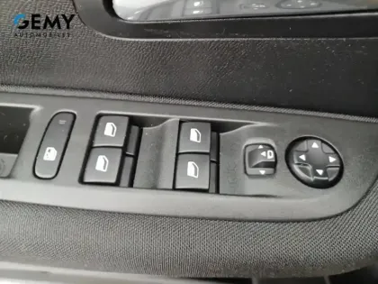 Photo 15 Peugeot 208  Electrique 50 kWh 136ch