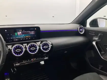 Photo 13 Mercedes Classe A  200 d 8G-DCT