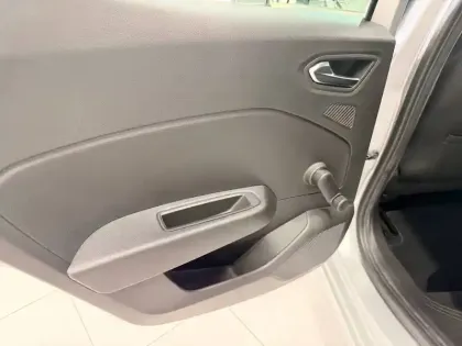 Photo 31 Renault Clio  Blue dCi 85