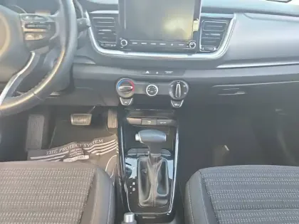 Photo 10 Kia Stonic  1.0 T-GDi 100 ch DCT7