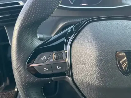 Photo 26 Peugeot 208  PureTech 100 S&S BVM6