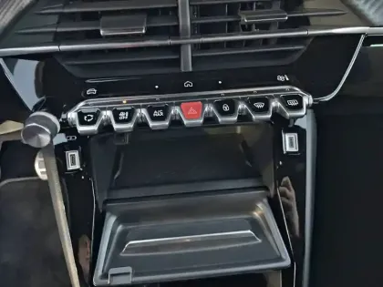 Photo 23 Peugeot 208  PureTech 100 S&S BVM6