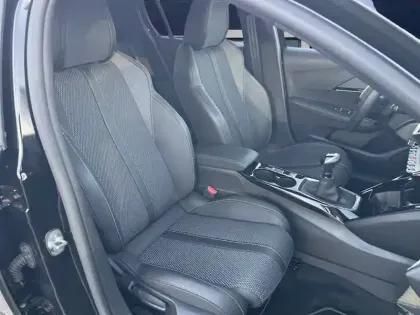 Photo 18 Peugeot 208  PureTech 100 S&S BVM6