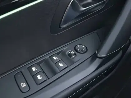 Photo 28 Peugeot 208  PureTech 100 S&S BVM6