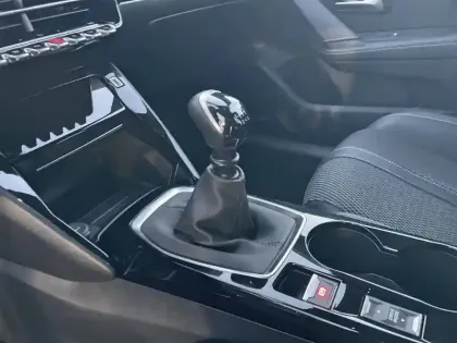 Photo 20 Peugeot 208  PureTech 100 S&S BVM6