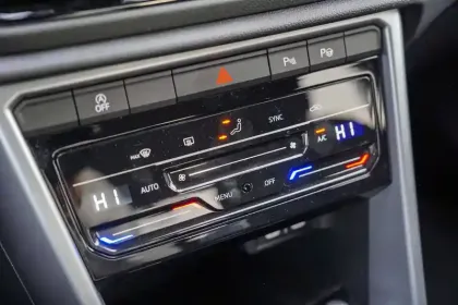 Photo 28 Volkswagen T-roc  1.0 TSI 116 Start/Stop BVM6