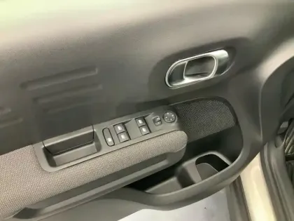 Photo 19 Citroën C3 Aircross  BlueHDi 110 S&S BVM6 Shine