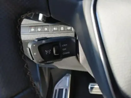 Photo 16 Peugeot 3008  Hybrid 225 e-EAT8 GT